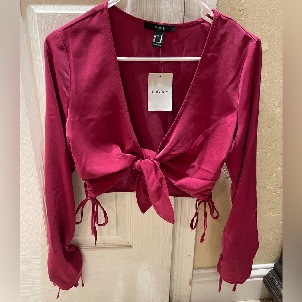 free with any purchase over 30$ add it to your bundle FOREVER 21 long sleeve
